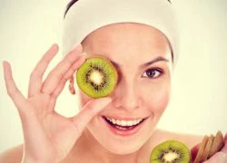 Giữ nét thanh xuân với mặt nạ từ quả Kiwi