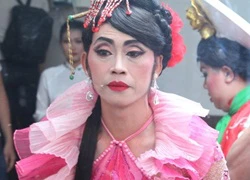 Hoài Linh đóng dì ghẻ độc ác trong live show NSND Ngọc Giàu