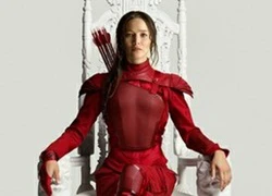 Jennifer Lawrence đỏ rực nổi bật giữa hàng trăm binh lính