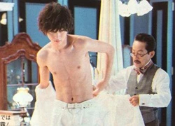 L (Yamazaki Kento) bất ngờ khoe cơ bụng tuyệt đẹp trong "Death Note"