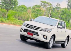 Mazda2 bán chạy hơn Camry, Fortuner