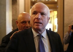 McCain: Mỹ nên nới lỏng thêm lệnh cấm bán vũ khí cho Việt Nam