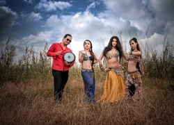 Ngỡ ngàng vũ khúc bellydance tuyệt đẹp giữa cánh đồng lau