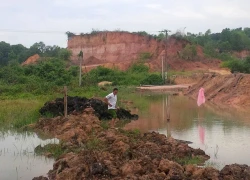 Những hố sâu công trình vẫn "há miệng" bẫy người