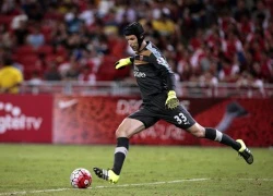 Petr Cech ra mắt ấn tượng, Arsenal có ngay danh hiệu