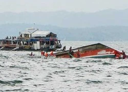 Phà chìm lật úp ở Philippines