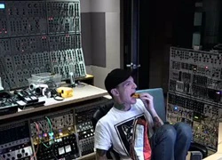 &#8220;Phù thủy âm nhạc&#8221; Deadmau5 úp mở về album mới vào đầu năm 2016