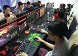 Thanh niên hack tiền chơi game còn quay lại trêu chủ quán