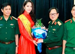 Trường VHNT Quân đội tặng bằng khen cho Hoa khôi Nam Em