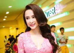 Angela Phương Trinh nâng tầm nhan sắc với sóng tóc gợi cảm