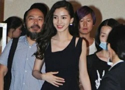 Angelababy lại bị nghi mang bầu vì liên tục lấy tay che bụng