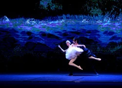 Ballet phong cách mới mê hoặc khán giả Hà Nội