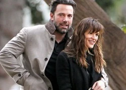 Ben Affleck lấy lòng vợ cũ nhưng vẫn tặng xe cho bồ trẻ