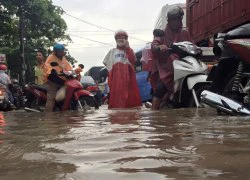 Biên Hòa lại chìm trong biển nước sau cơn mưa lớn