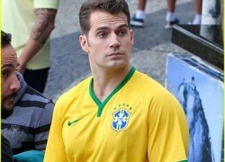 Chùm ảnh: Superman đốn tim fan nữ với chiếc áo đấu của Brazil