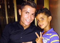 Con trai của Cristiano Ronaldo liên tục &#8220;chất vấn&#8221; bà và bác về mẹ đẻ