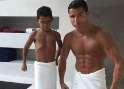 Cris Ronaldo và con trai "tự sướng" cực ngầu