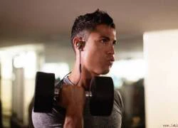 Cristiano Ronaldo sản xuất tai nghe hiệu ROC Monster