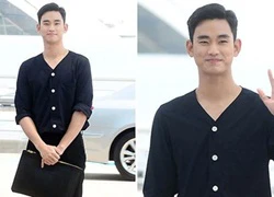 &#8220;Cụ&#8221; Kim Soo Hyun duyên dáng, mím môi cười chúm chím tại sân bay