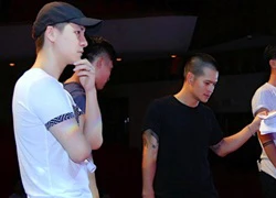 Đăng Khôi đứng ngồi không yên trước show diễn