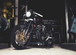 "Đốt mắt" với nữ VĐV Olympic nude bên xế độ cafe racer