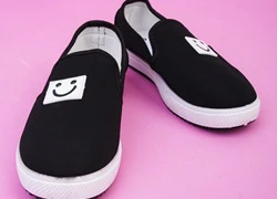 Giầy slip-on mặt cười năng động