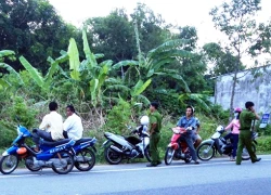 Hàng chục cảnh sát vây bắt nghi can giết người