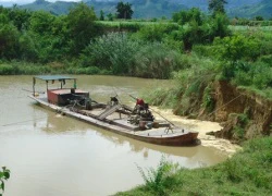 Hàng chục hộ dân đành bán đất cho "cát tặc"