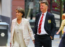 HLV Van Gaal rạng rỡ mừng sinh nhật