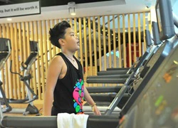 Học trò nhí của Dương Khắc Linh chăm chỉ tập gym