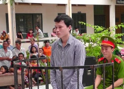 Hơn 6 năm tù cho gã thanh niên đâm và đập đầu người khác