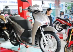 Honda SH cháy hàng, đội giá 10 triệu đồng