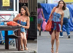 Katie Holmes hớ hênh vì váy ngắn cũn