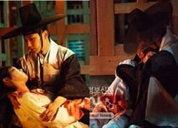 Lee Jun Ki xót xa ôm Lee Yoo Bi vào lòng