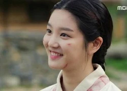 Lee Yoo Bi cởi... băng quấn ngực trước mặt Lee Jun Ki