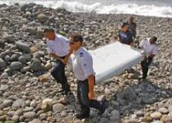 Mảnh vỡ máy bay nghi của MH370 đã tới Pháp