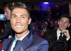 Messi làm mặt ngố phá Ronaldo chụp ảnh