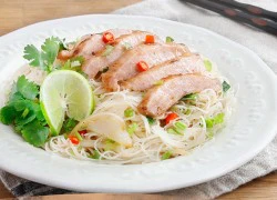 [Chế biến] - Mì xào thịt heo cho bữa sáng đơn giản