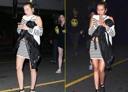 Miley Cyrus khoe chân thon nuột, cho biết không lo bị hack ảnh nóng