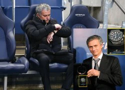 Mourinho làm gì với huy chương nhận được?