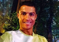 Ronaldo ăn đạm bạc, ôm gối nhìn Bale ghi bàn