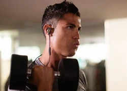 Ronaldo trình làng tai nghe mới