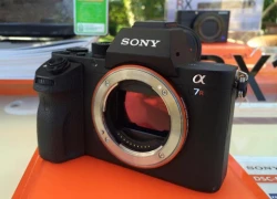 Sony A7R II về Việt Nam giá 68 triệu đồng