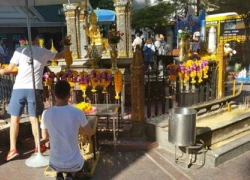 Thái Lan mở cửa lại đền Erawan sau vụ đánh bom