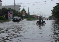 Thêm các thành phố chìm trong &#8220;biển nước&#8221; vì đợt mưa lũ