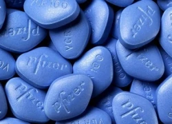 TQ: Hơn 5.300 chai rượu chứa "thần dược cường dương" Viagra bị tịch thu