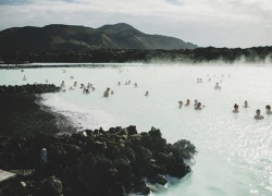 Vùng vẫy trong spa ngoài trời ở Iceland