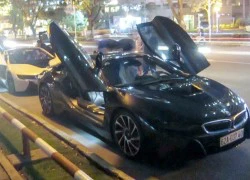 2 chiếc BMW i8 cùng dàn xe sang hội tụ ở Sài Gòn