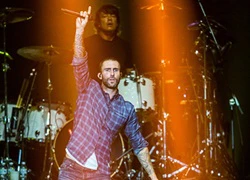 Adam Levine khiến 11.000 khán giả phấn khích tột độ