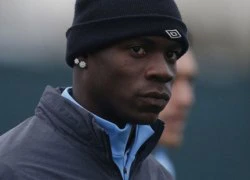 Balotelli buồn vì không xin được &#8220;hộ chiếu gâu gâu&#8221;